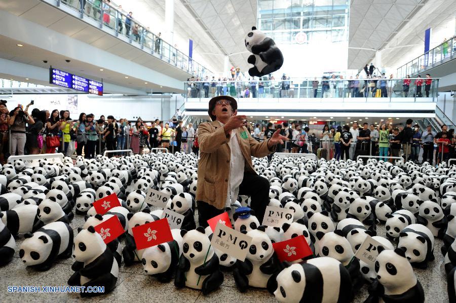 1600 pandas de papel llegan al aeropuerto Internacional de Hong Kong