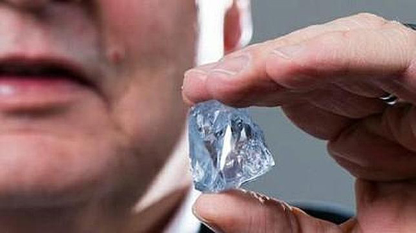 Hallan en Sudáfrica uno de los diamantes más extra?os del mundo