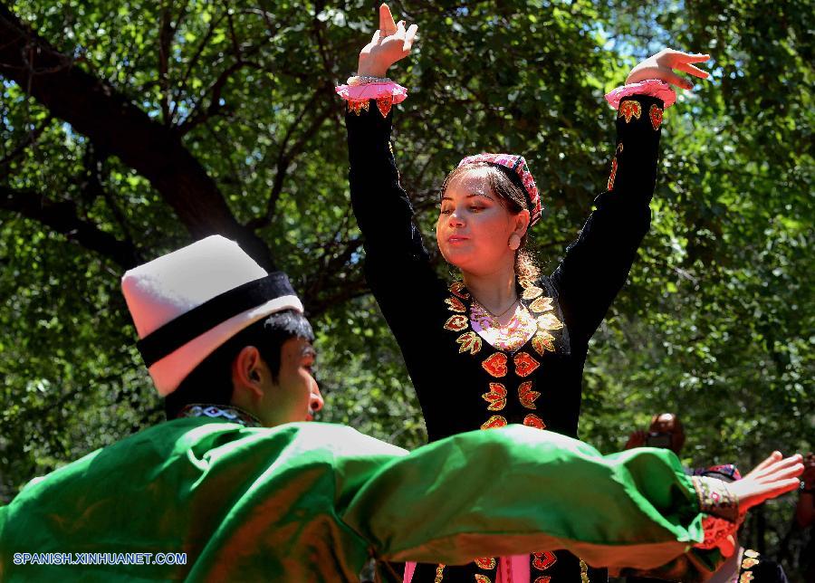 China: Vida cotidiana de condado Yining de Xinjiang 