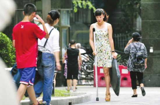 La chica de un pie, conocida como la " Venus de Oriente"