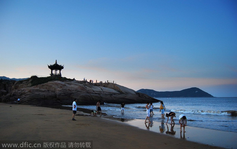 El Monte Putuo, en Zhejiang. Es una isla de gran importancia en el budismo chino. Como destino turístico, muestra su belleza de mar y monta?a. [Foto: IC] 