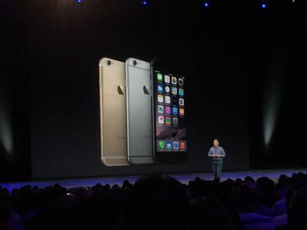 Apple presenta iPhones más grandes y nuevo reloj