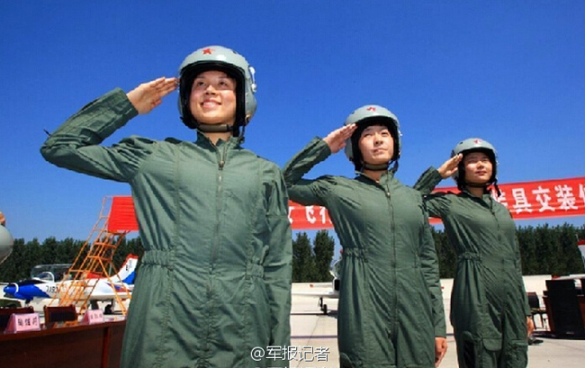 Mujer piloto de combate de la fuerza aérea china