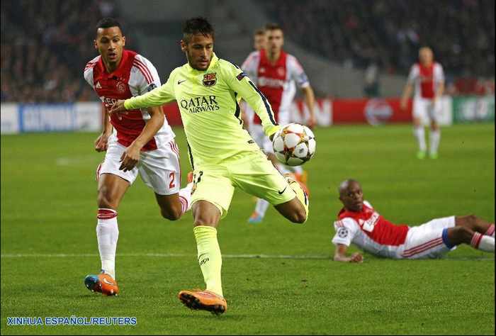 Fútbol: Barcelona gana 2-0 al Ajax con goles de Messi