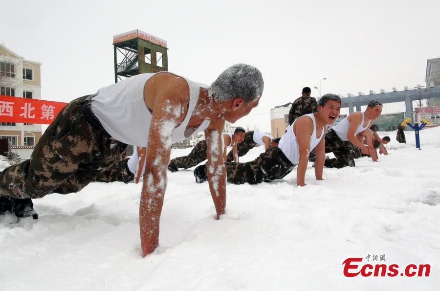 Los bomberos se entrenan en la nieve