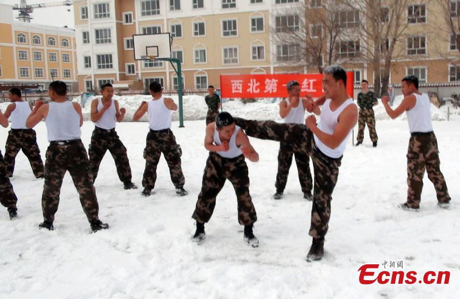 Los bomberos se entrenan en la nieve