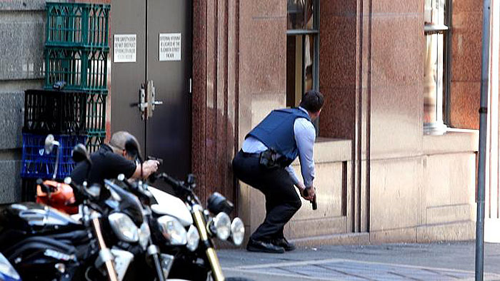 Desconocido con bandera islámica retienen a rehenes en una cafetería de Sydney