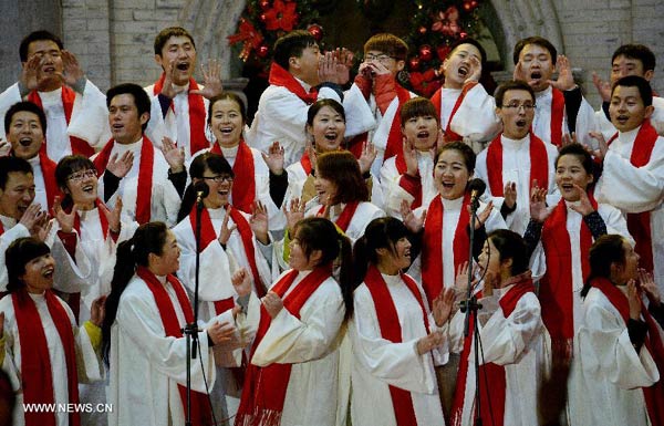 Católicos de Xian celebran la Noche Buena en la iglesia