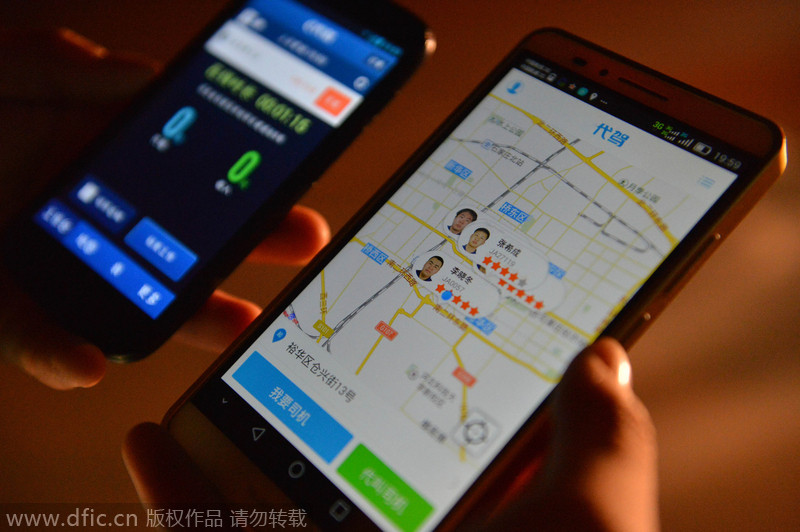 Información?sobre?los conductores?privados?y?la localización de sus clientes aparece?en?el?mapa?en?la?aplicación, en?Shijiazhuang, provincia?de?Hebei,?el 17 de diciembre de?2014.?[Foto/IC]