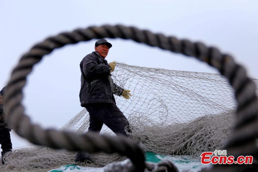 Temporada alta de pesca en los lagos de Xinjiang