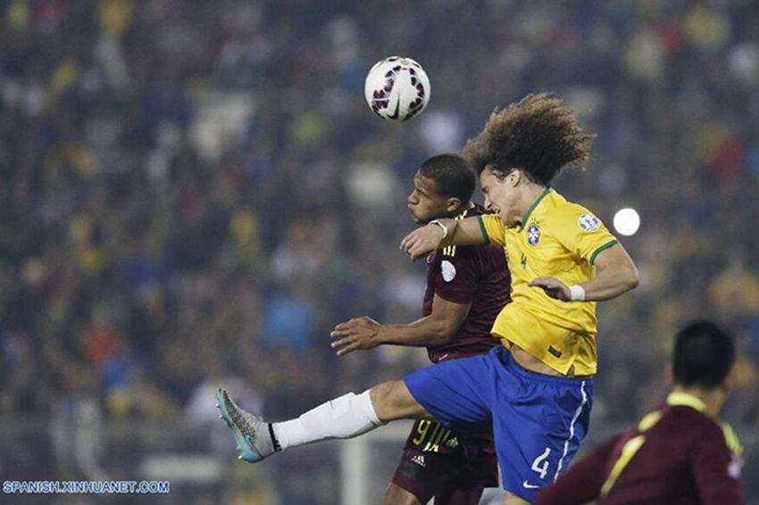 Fútbol: Brasil vence a Venezuela 2-1 y avanza junto a Colombia en Copa América