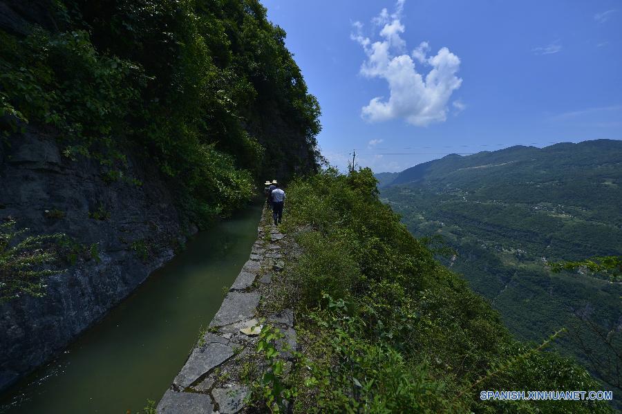 Artificial canal de acueducto en Hubei, China 8