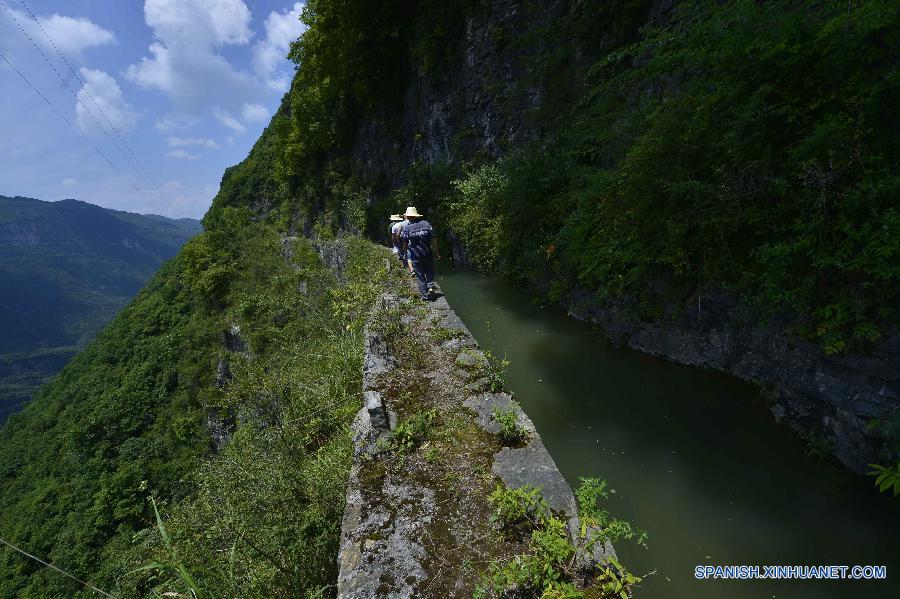 Artificial canal de acueducto en Hubei, China 9