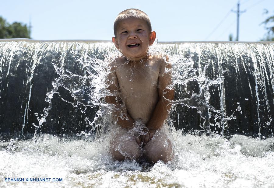 Ola de calor récord continúa en noroeste China