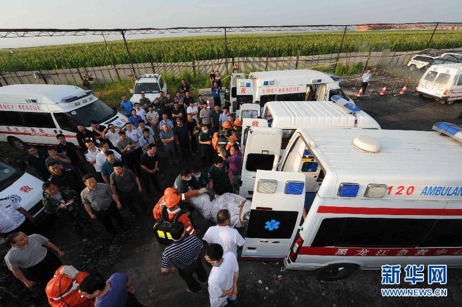 Rescatan a seis trabajadores de mina de carbón inundada en China 3