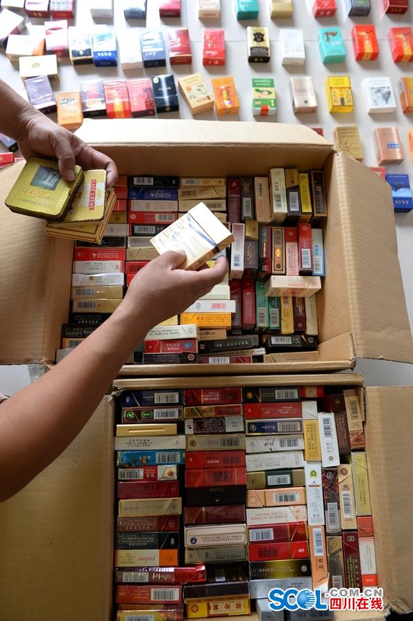 Un hombre colecciona 30.000 paquetes de cigarrillos en 30 a?os