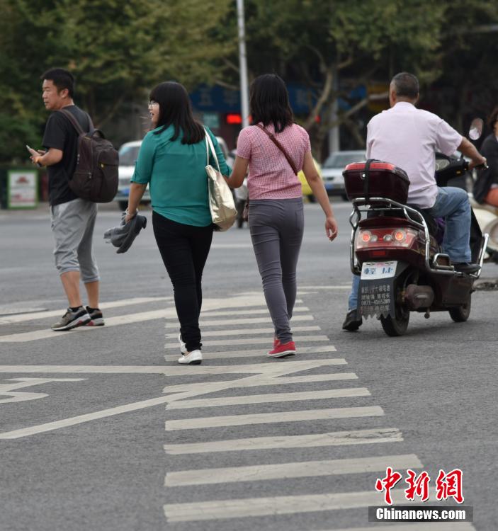 El paso de cebra más estrecho del suroeste de China