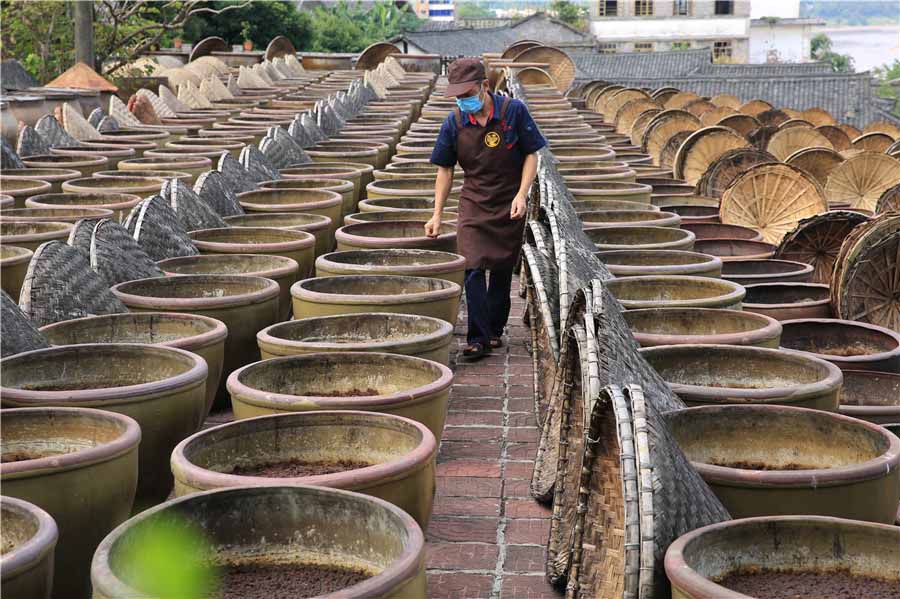 Conservan la antigua tradición de la salsa de soja
 fermentada de manera natural
