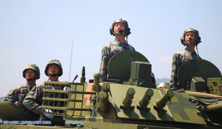 Fotos de entrenamiento para desfile militar de Día de Victoria