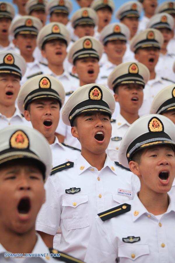 Fotos de entrenamiento para desfile militar de Día de Victoria