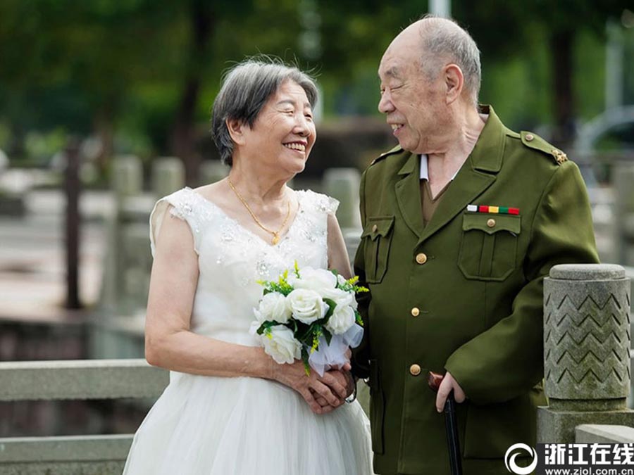 Veteranos hacen su sue?o realidad con las fotos de boda