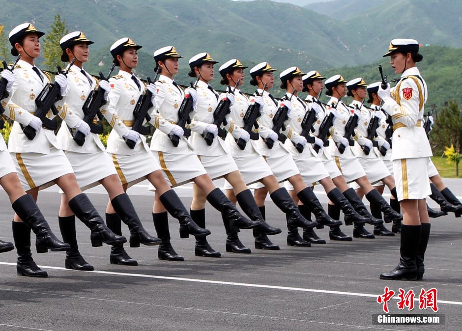 Imágenes de la base de entrenamiento para el desfile militar