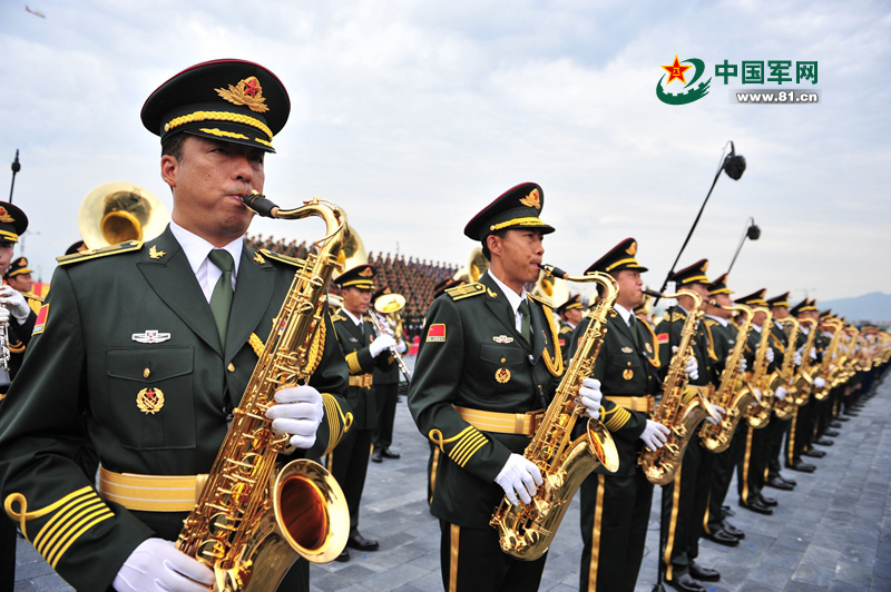 Fotos de soldados en el entrenamiento para el desfile militar