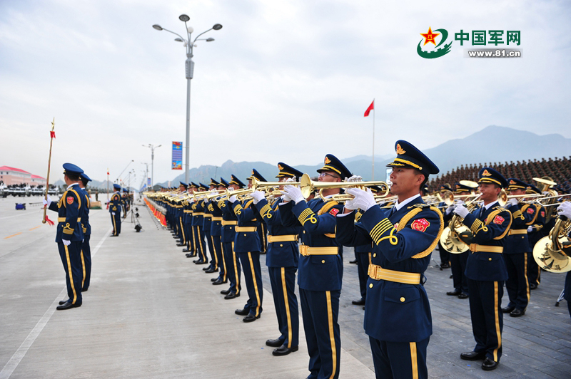 Fotos de soldados en el entrenamiento para el desfile militar