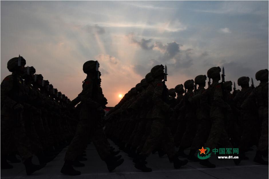 Entrenamientos de las tropas chinas para desfile militar de Día de Victoria