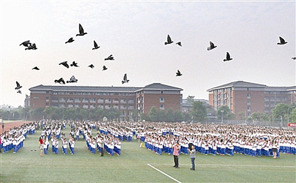 Alumnos celebran el 70o aniversario de victoria en Guerra Antijaponesa en China 