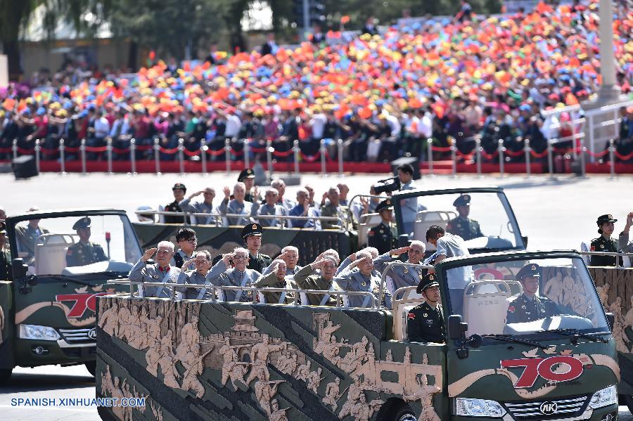 Veteranos de la guerra antijaponesa encabezan desfile militar en Día de la Victoria de China