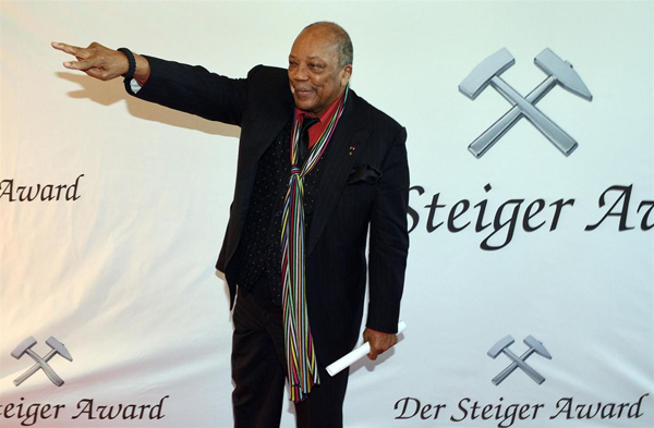 Quincy Jones es hospitalizado de urgencia