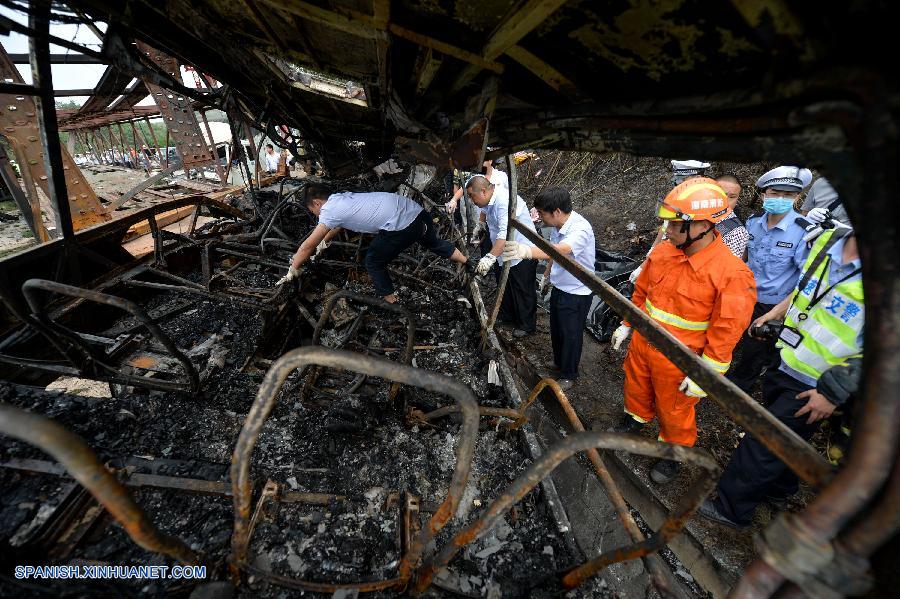 Sube a 22 número de fallecidos en accidente de tráfico en centro de China