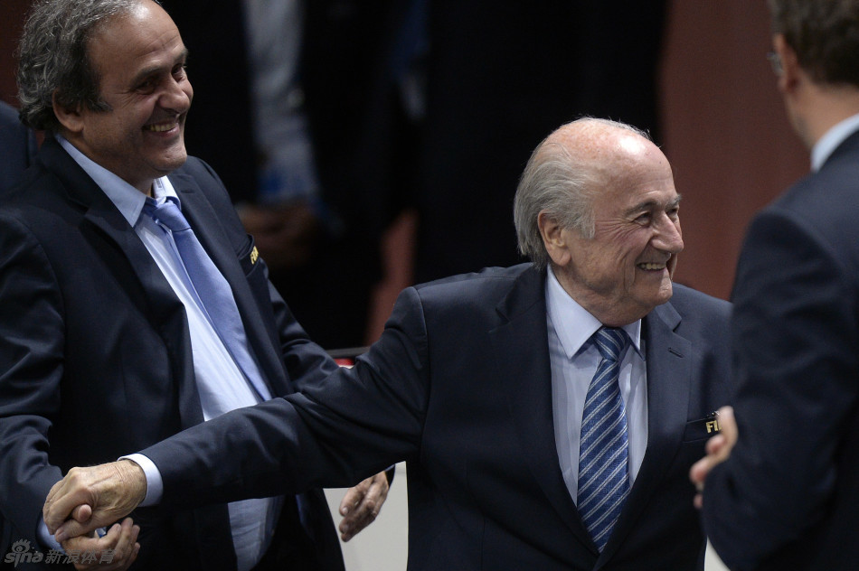 Presidente de FIFA Blatter es puesto bajo investigación penal