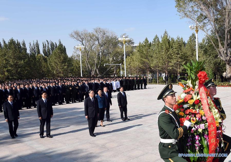 Importante funcionario chino visita centros culturales y religiosos en Xinjiang