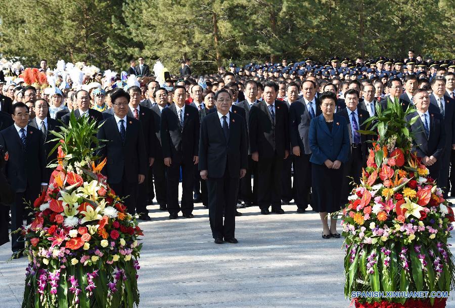 Importante funcionario chino visita centros culturales y religiosos en Xinjiang