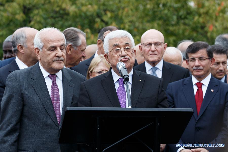 Palestinos celebran izamiento de su bandera en ONU