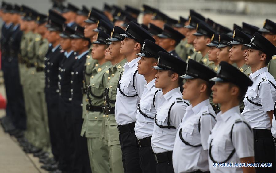 Ceremonia de izamiento de la bandera nacional en Macao y Hong Kong