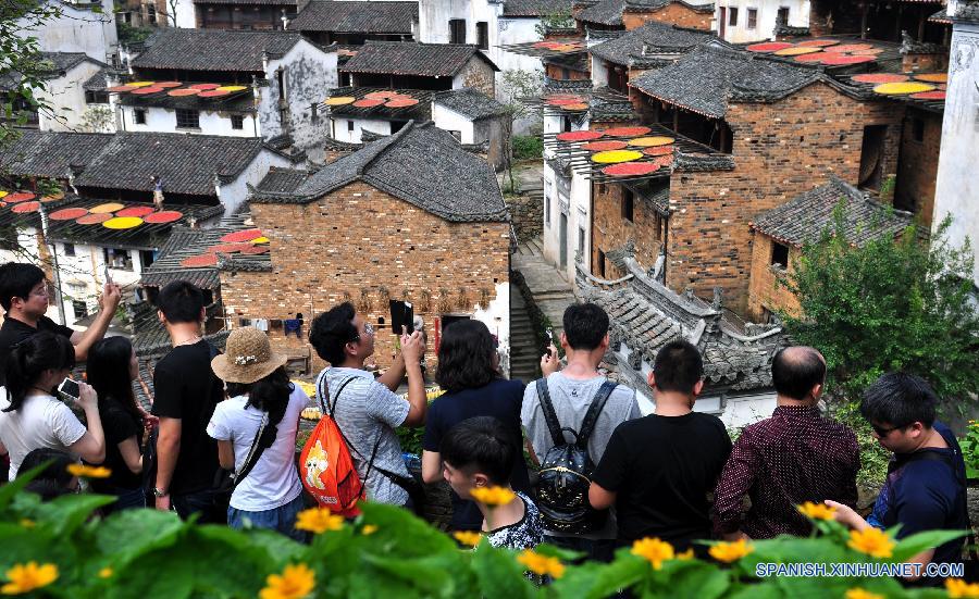 Chinos hacen más viajes durante vacaciones de Día Nacional