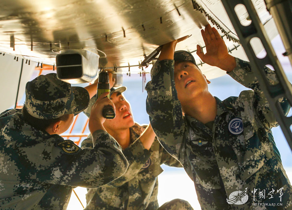 Entrenamiento de reabastecimiento en el aire en China