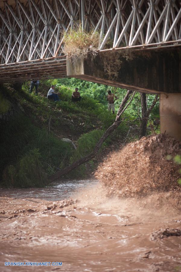 Más de medio centenar familias en Jalisco damnificadas tras paso del huracán "Patricia"