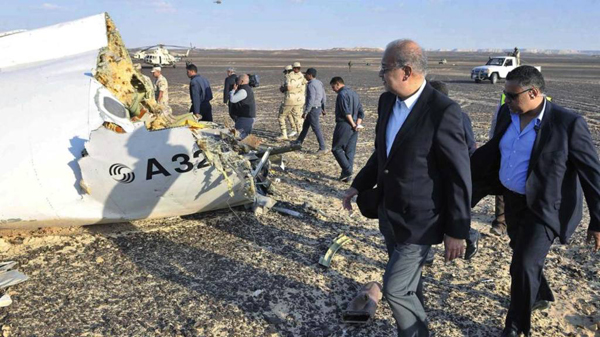 Cobra fuerza la hipótesis de una explosión dentro del avión