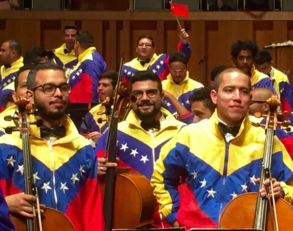 La Orquesta Sinfónica Juvenil de Venezuela es ovacionada en Pekín