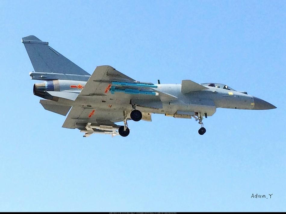 Avión de combate J-10B desarrollado por China realiza prueba de vuelo