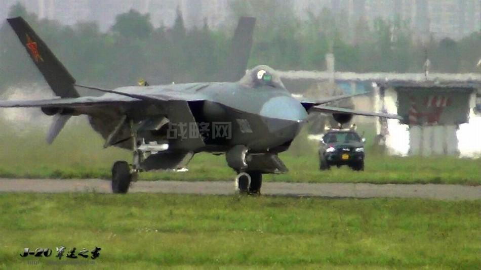 Avión de combate J-10B desarrollado por China realiza prueba de vuelo