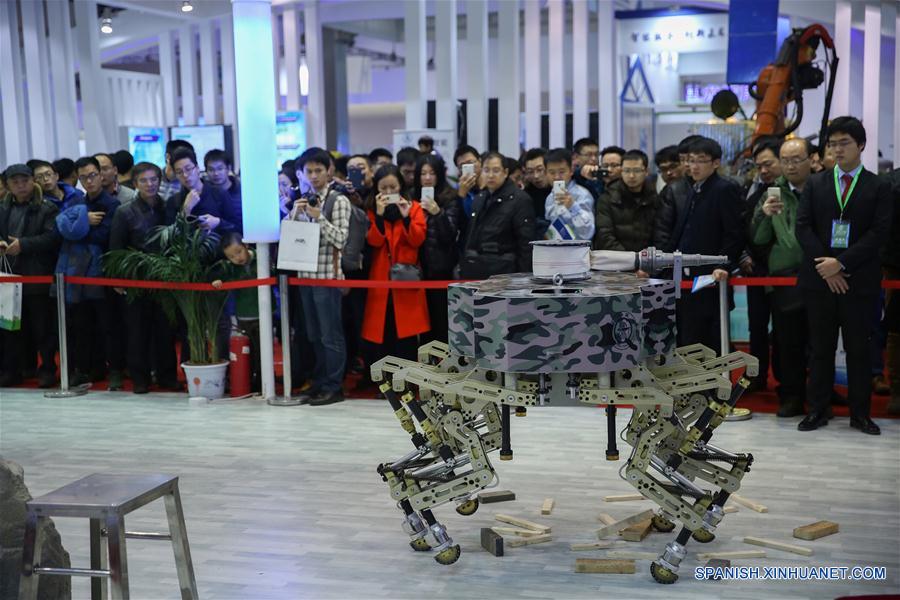 Robots antiterroristas debutan en Beijing