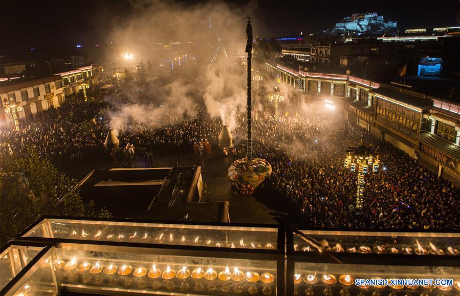 Día de Lámpara de Mantequilla en Tibet