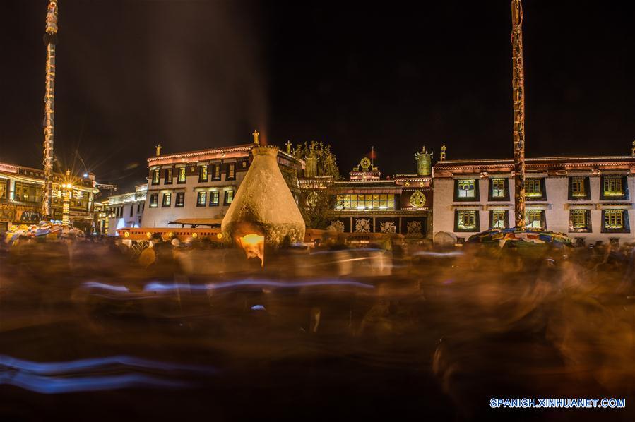 Día de Lámpara de Mantequilla en Tibet