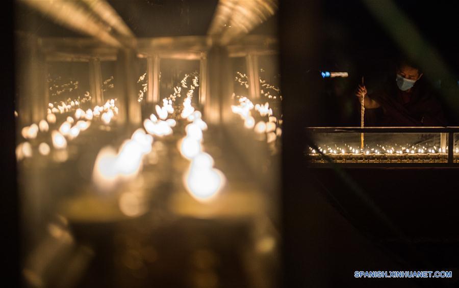 Día de Lámpara de Mantequilla en Tibet