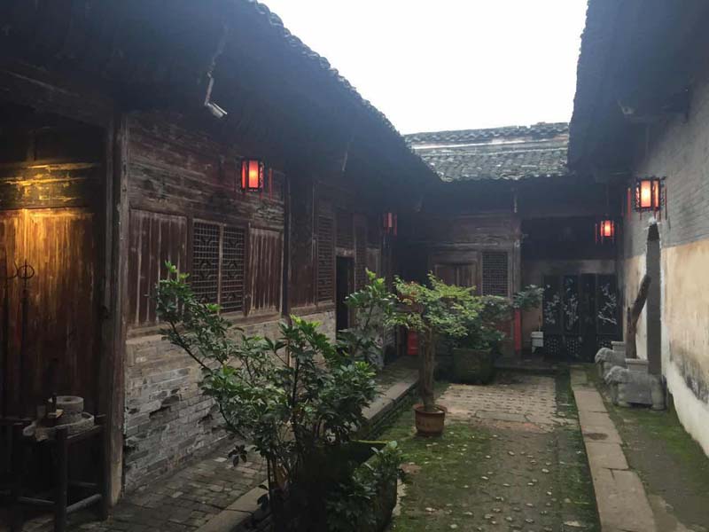 Periodistas extranjeros visitan el Museo Provincial de Jiangxi y la aldea Yanfang de Ji′an